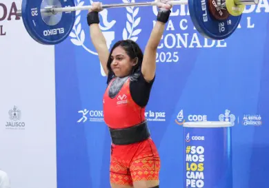 Chiapaneca se cuelga tres platas en su debut