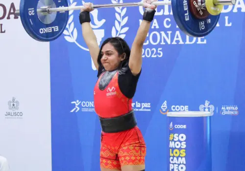 Chiapaneca se cuelga tres platas en su debut