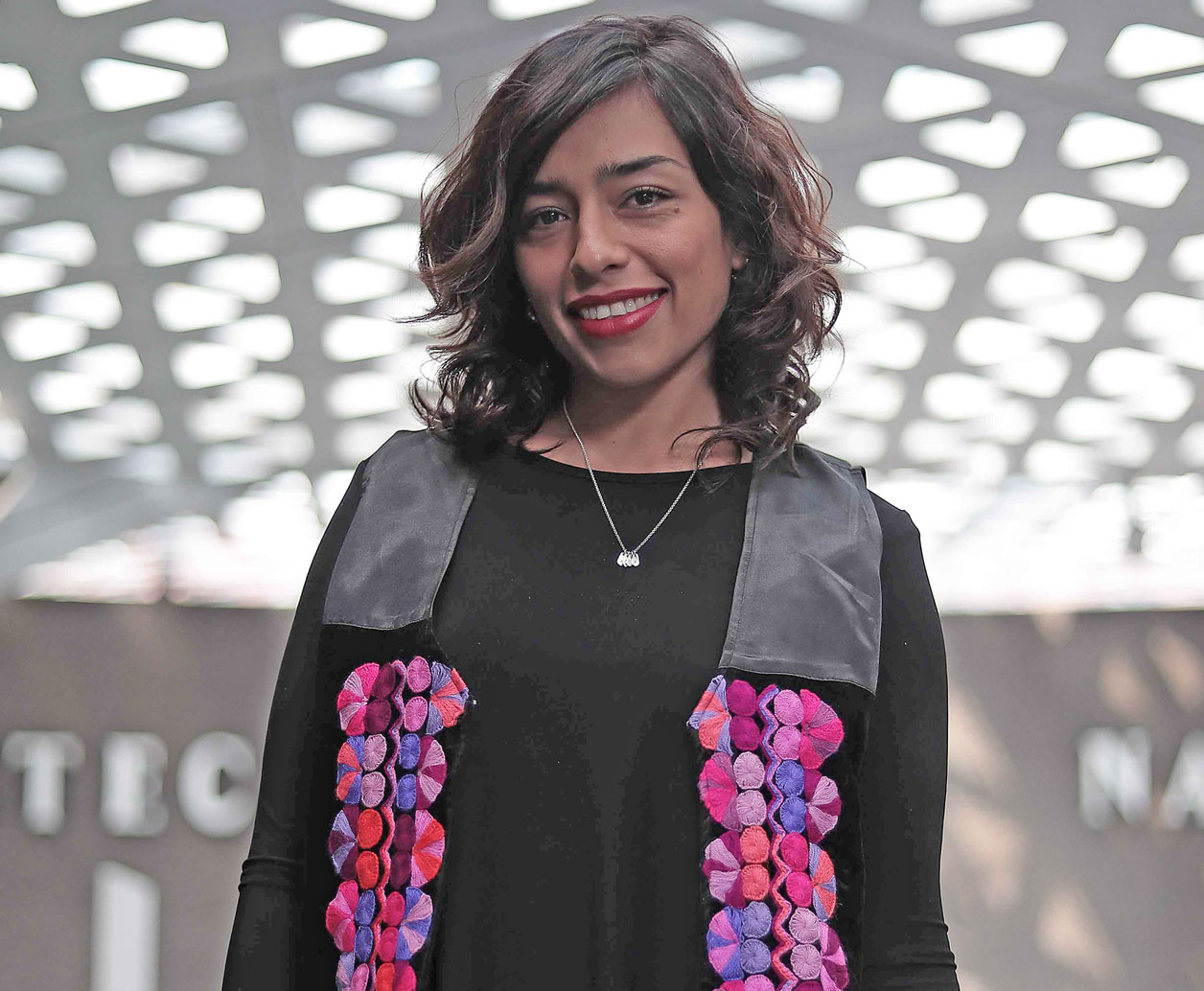 Adriana Paz recibe invitación de Academia