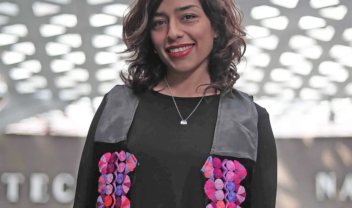 Adriana Paz recibe invitación de Academia
