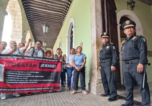 Integrantes de la CNTE rechazan acuerdo