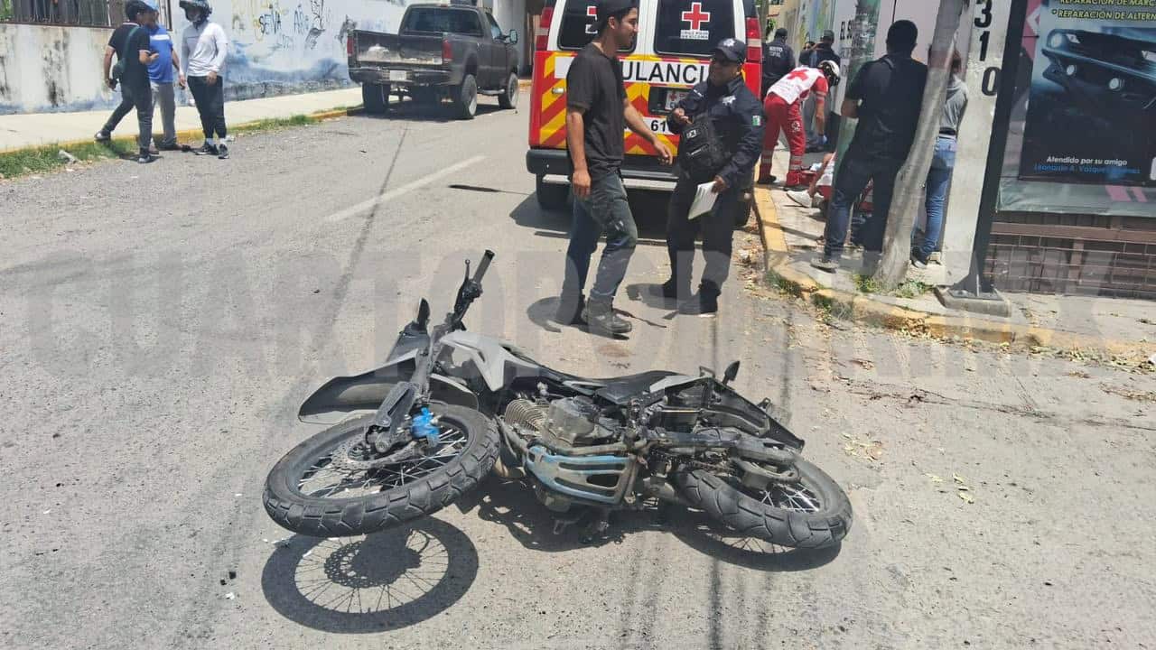 Pasa la preferencia motociclista y se estrella