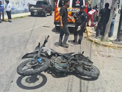 Pasa la preferencia motociclista y se estrella