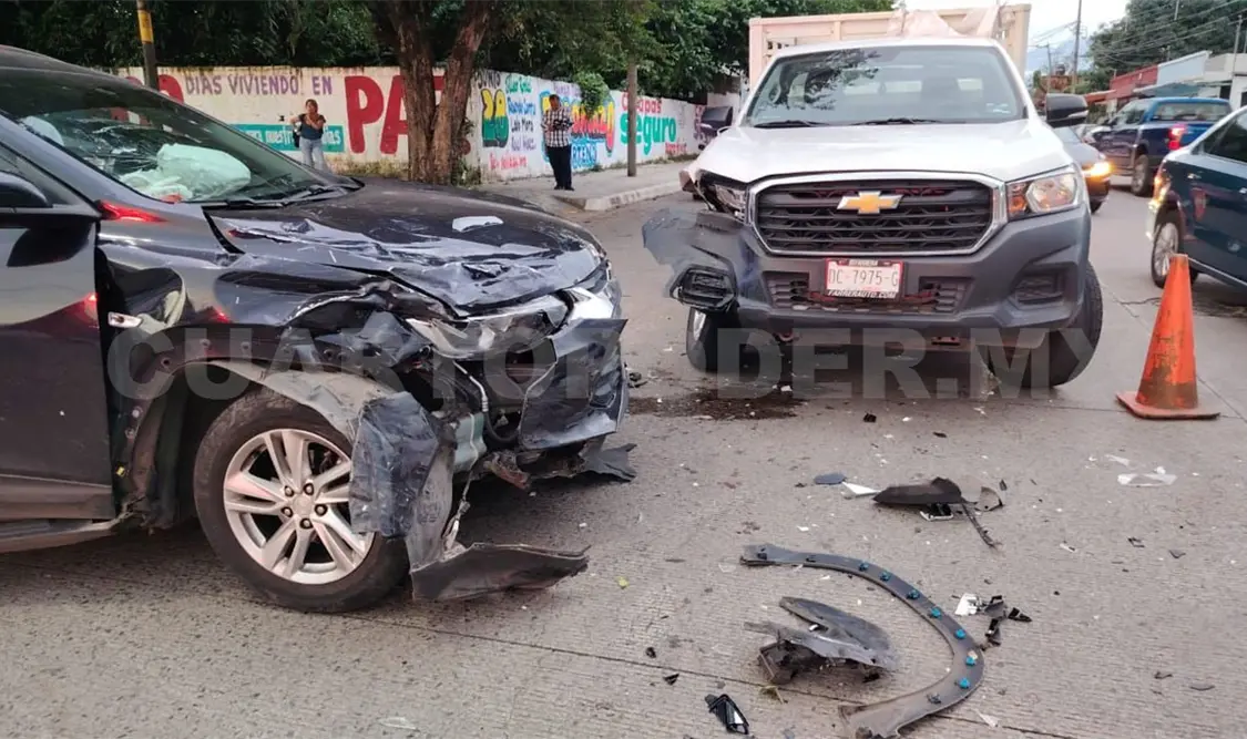 Por ir a alta velocidad, el conductor de la SUV compacta no pudo controlar el volante y causó un percance múltiple. Víctor Sánchez / CP