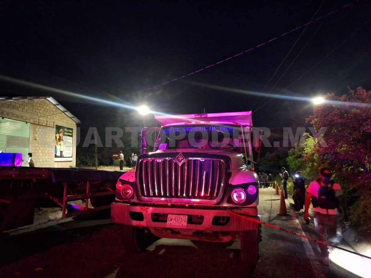 Muere trailero atropellado
