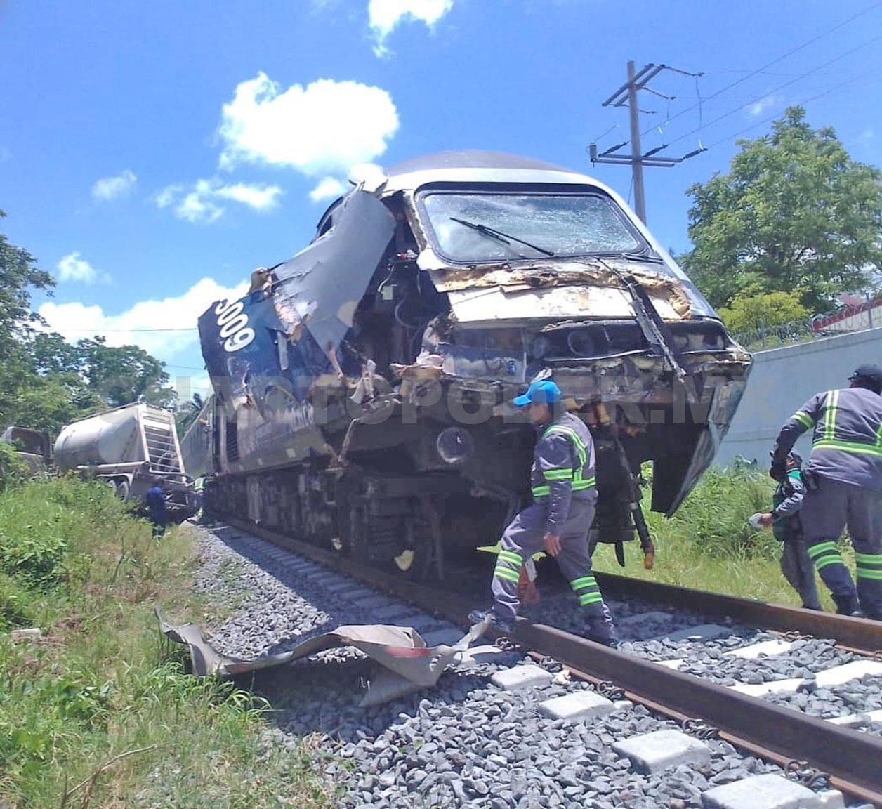 Embiste tren Interoceánico a un tráiler cementero