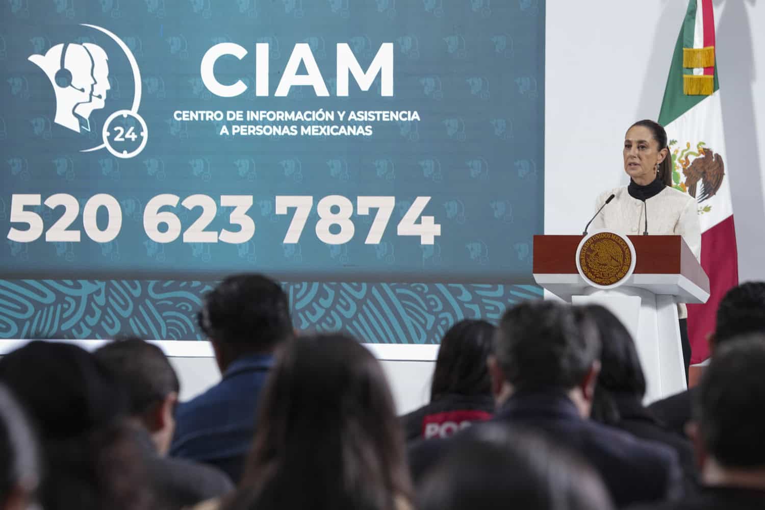 Trabaja Sheinbaum en reapertura de frontera por plaga