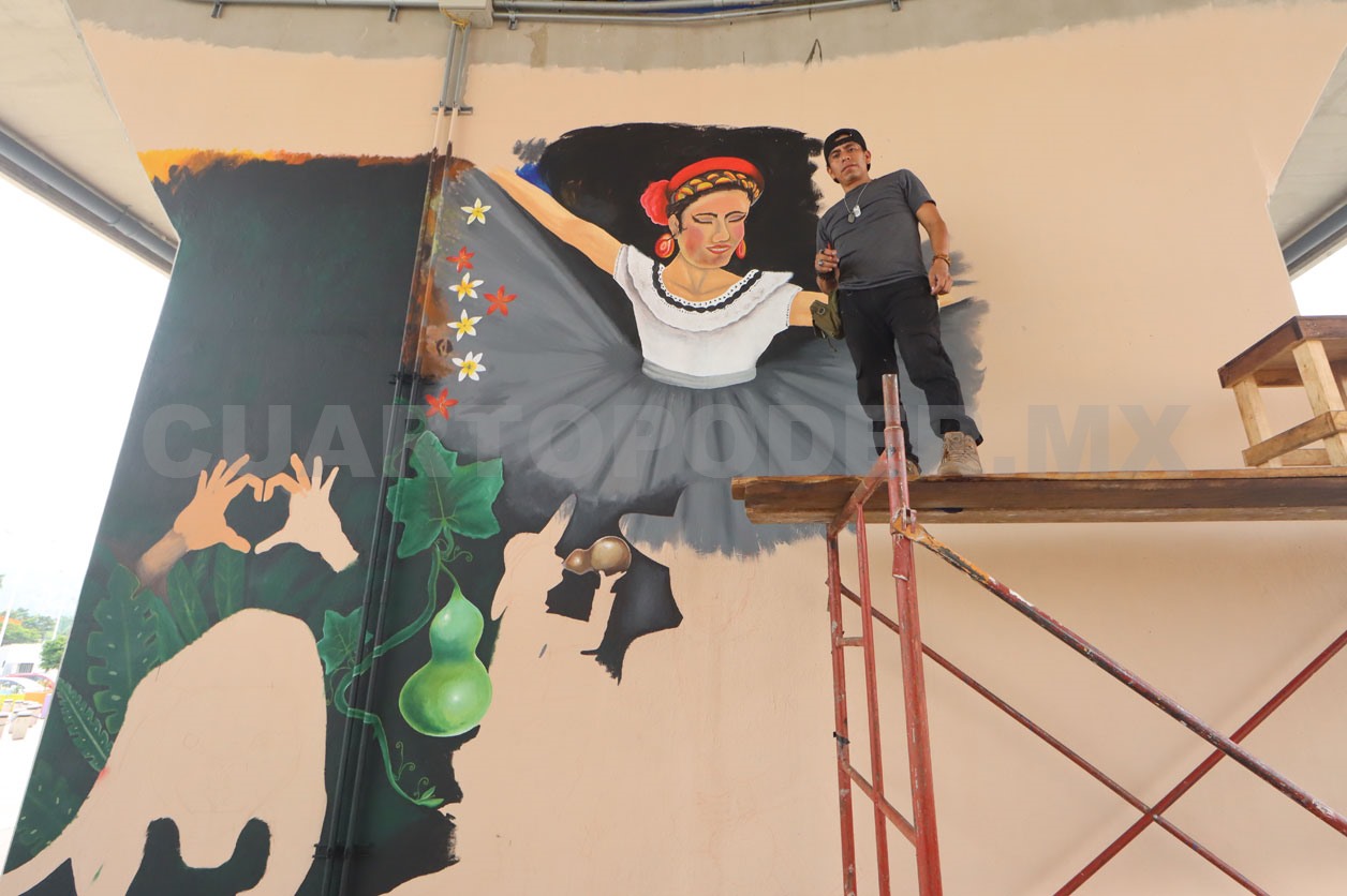 Artista indígena da vida a mural zoque