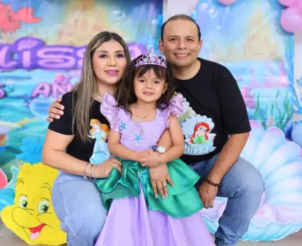 ¡Muchas felicidades, Elissa!