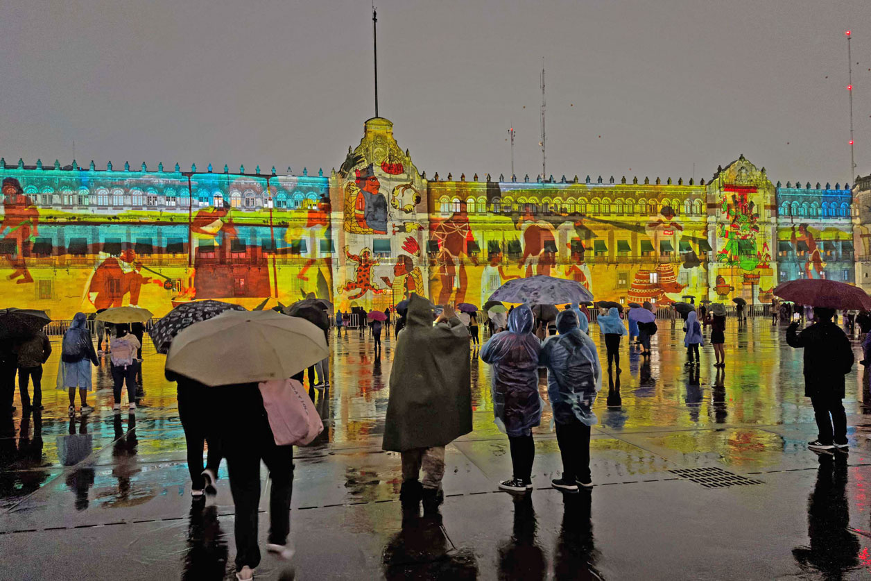 Inauguran videomapping en el zócalo de CDMX