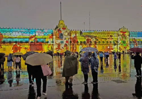 Inauguran videomapping en el zócalo de CDMX