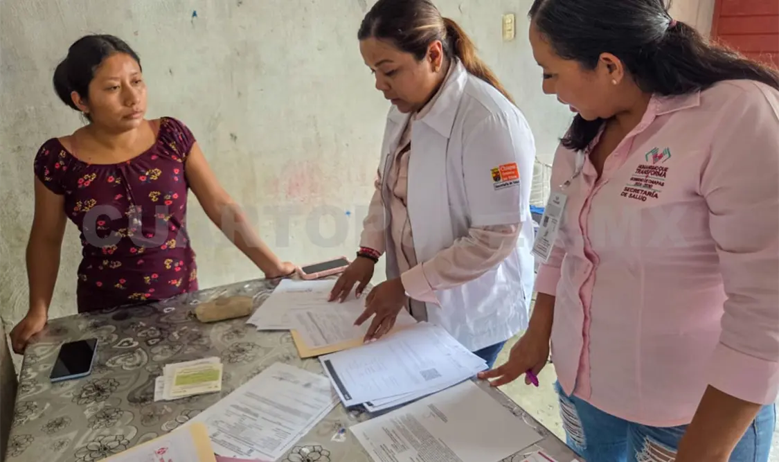 Aspecto de la reunión con médicos, quienes arreglaron las citas y entregaron ayuda. CP
