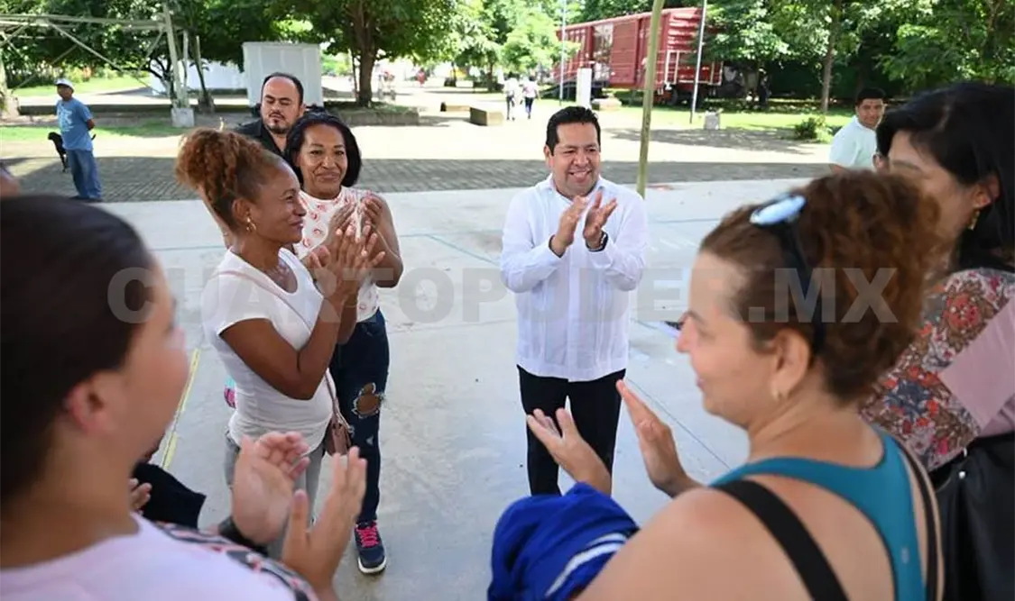 El secretario de Educación, Roger Mandujano, gestionó el ingreso de más de 50 jóvenes migrantes a la Prepa 2, turno vespertino. CP