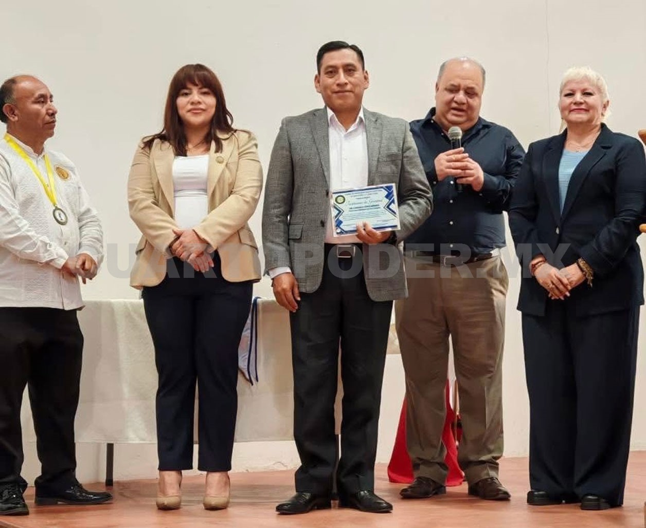 Reconocen al fiscal indígena, Lorenzo López por trayectoria