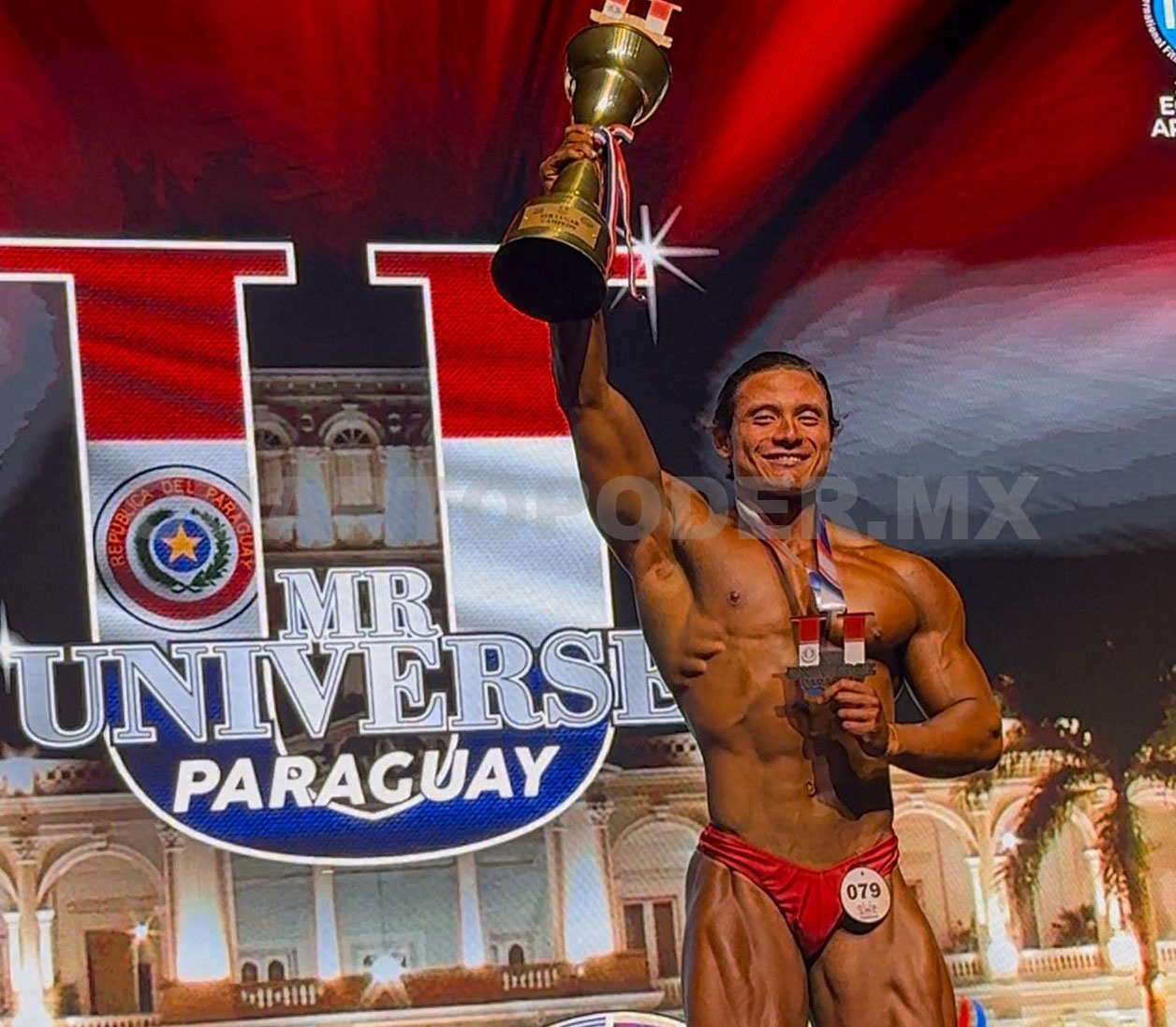 Antonio Zozaya triunfa en el Mr. Universo