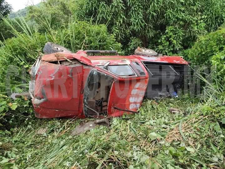 Pick up se queda sin frenos; un muerto y cinco heridos