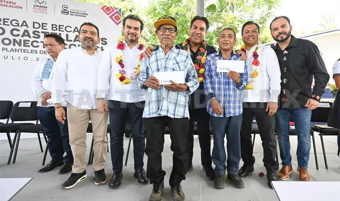 Se realizó la entrega de paquetes de internet satelital como parte del programa “Conecta Cobach” y mobiliario escolar. CP