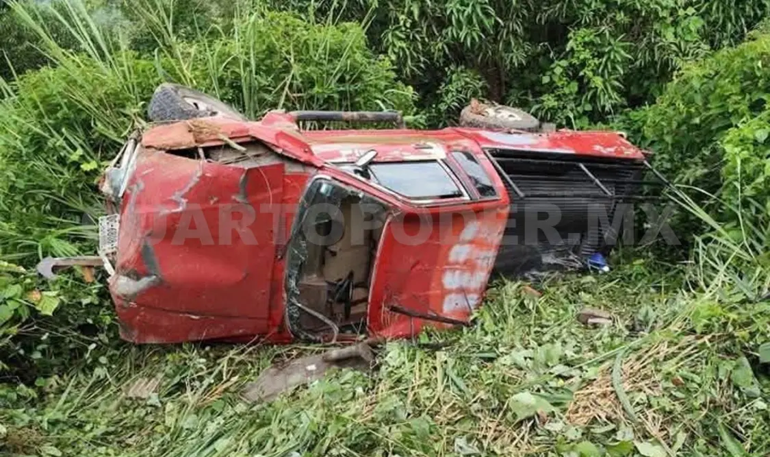 La camioneta se fue a un barranco de alrededor de 300 metros de profundidad. Víctor Sánchez / CP