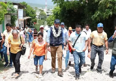 Banderazo de Ángel Torres a arranque de pavimentación