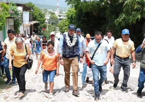 Banderazo de Ángel Torres a arranque de pavimentación