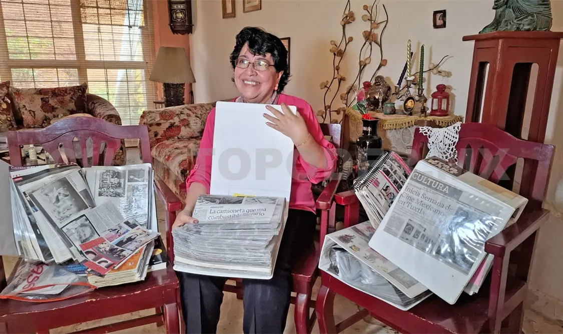 La maestra guarda recortes de columnas y artículos como Contracultura, haciendo toda una colección. William Chacón / CP
