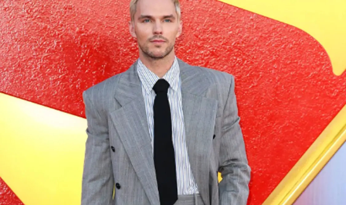 Looks de Nicholas Hoult que deberías replicar