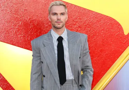 Looks de Nicholas Hoult que deberías replicar