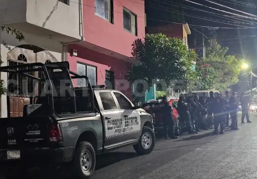 Dejan abandonado automóvil robado