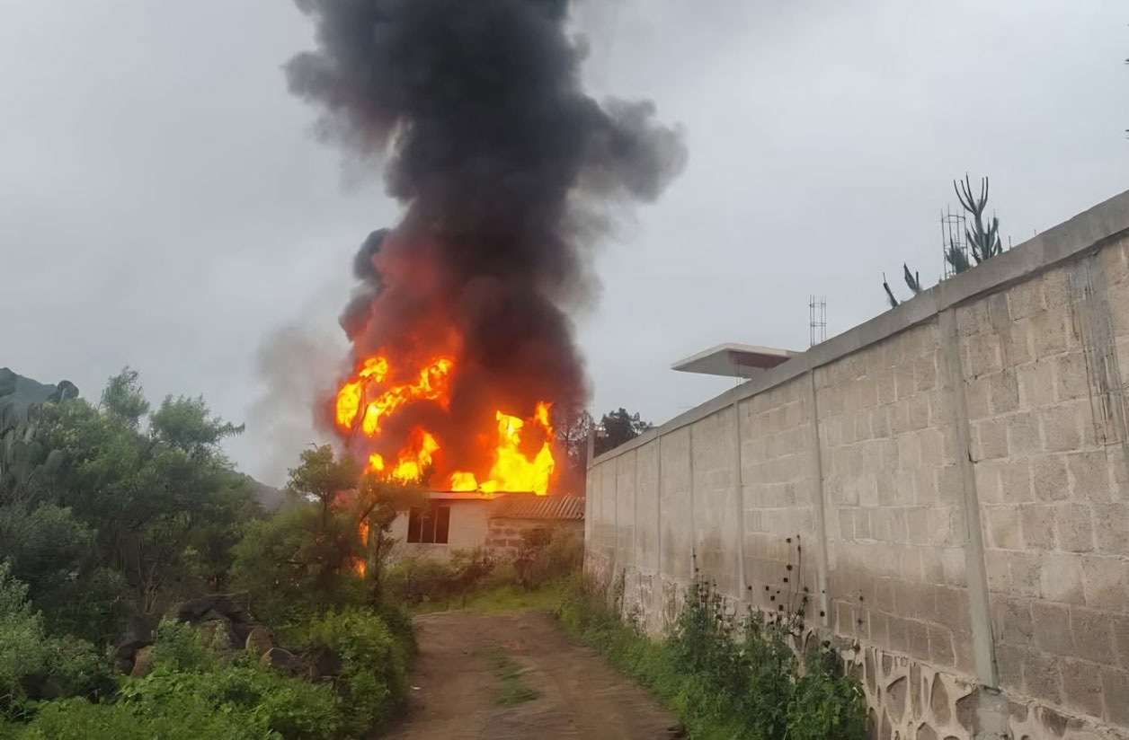 Explota bodega que almacenaba huachicol