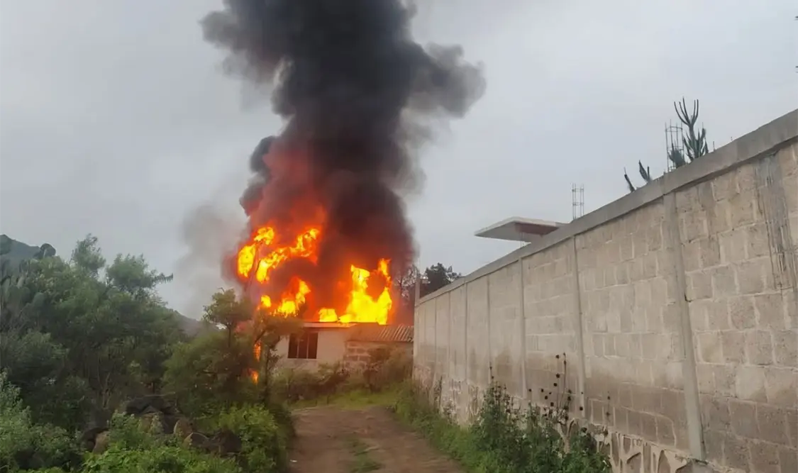 Explota bodega que almacenaba huachicol