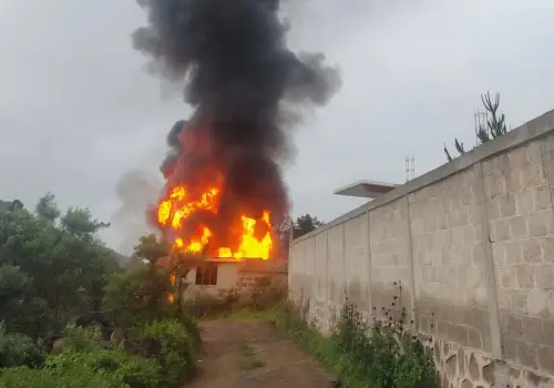 Explota bodega que almacenaba huachicol