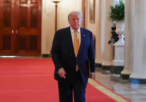 Diagnostican a Trump insuficiencia venosa
