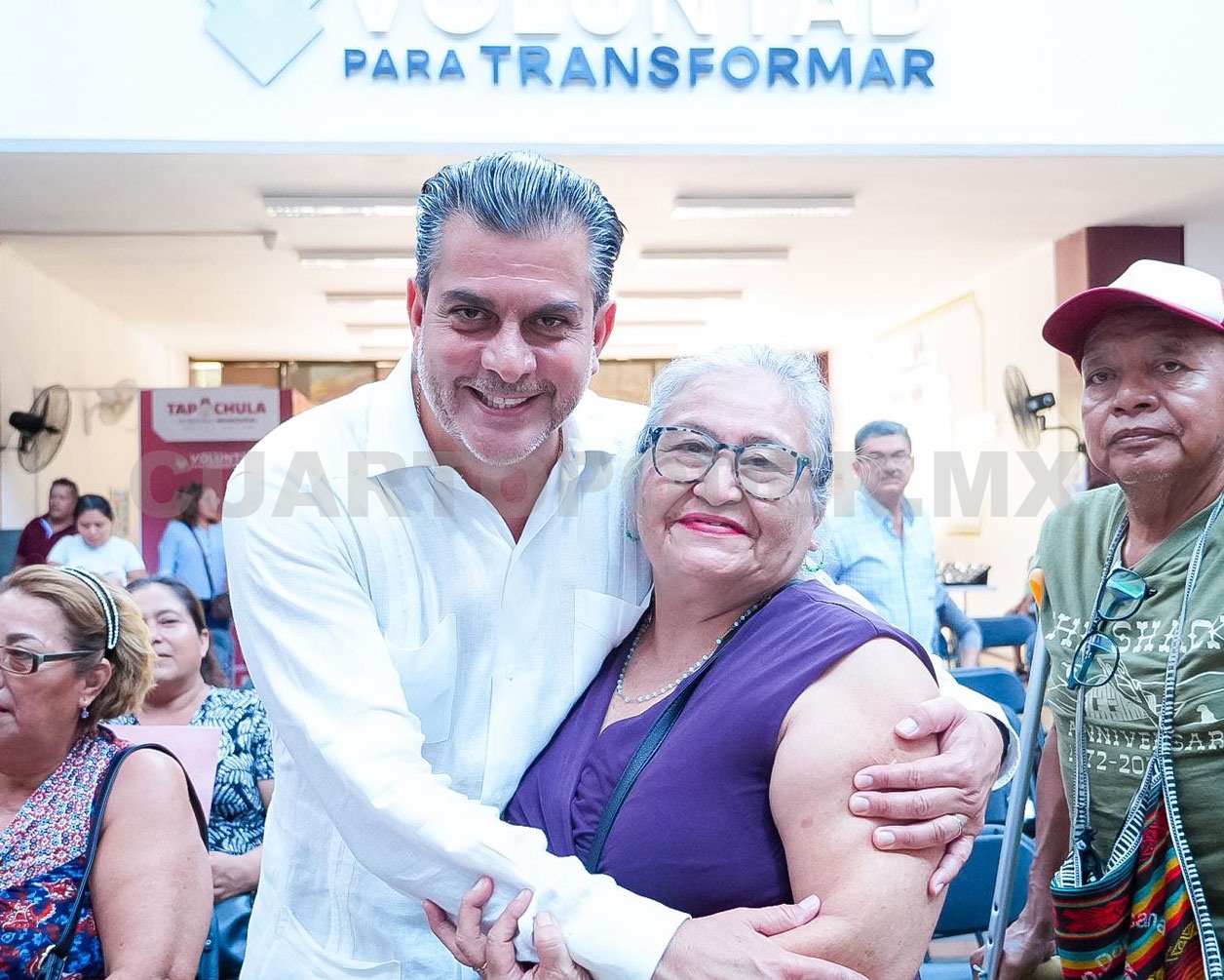 Con entrega de escrituras, cumplimos compromisos