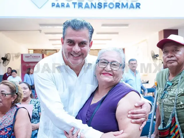 Con entrega de escrituras, cumplimos compromisos