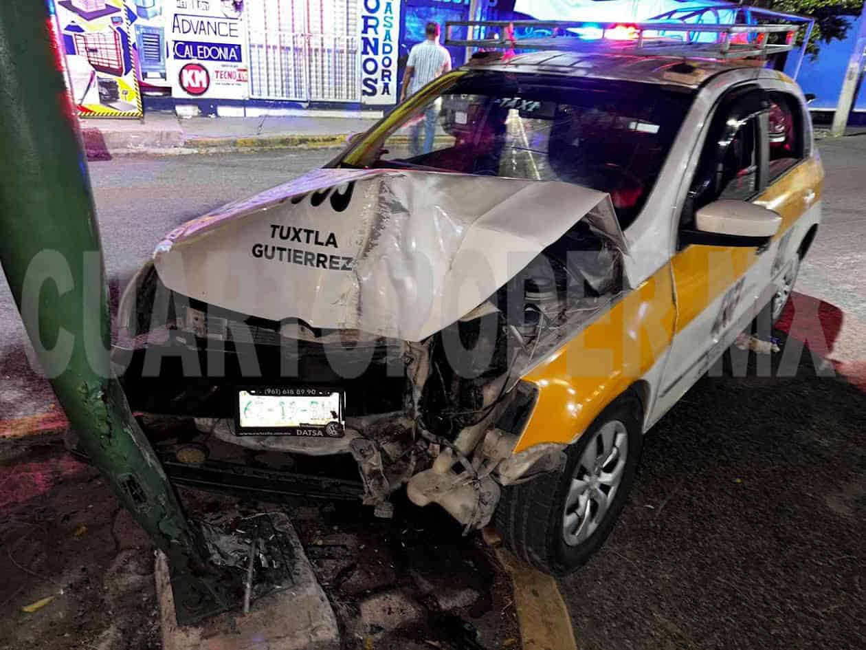 Ebrio taxista termina estampado en poste