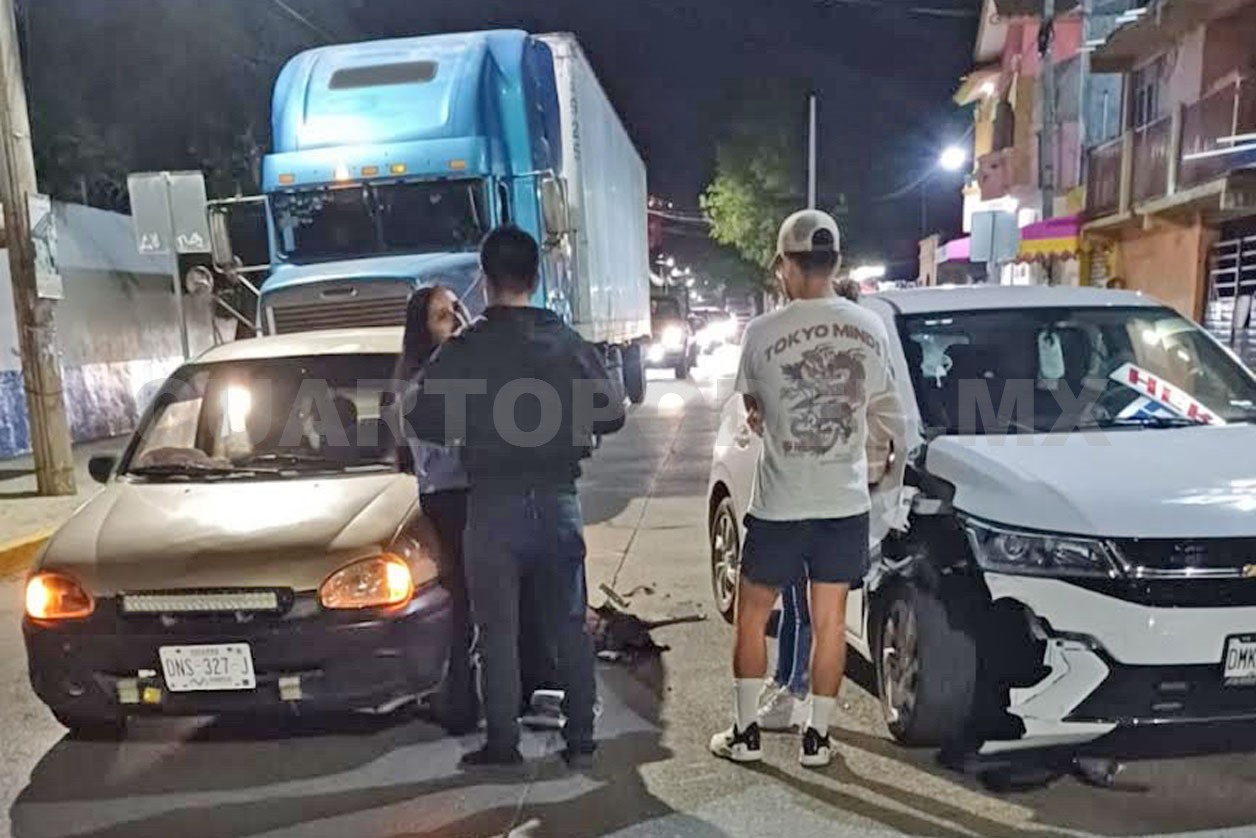 Falta de precaución provoca colisiones en cruce de calles