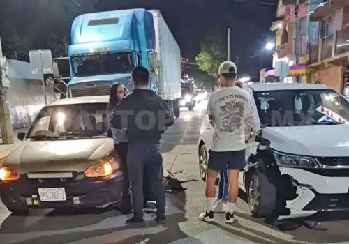 Falta de precaución provoca colisiones en cruce de calles