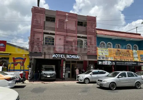 Matan a doctora en hotel; sujeto huye