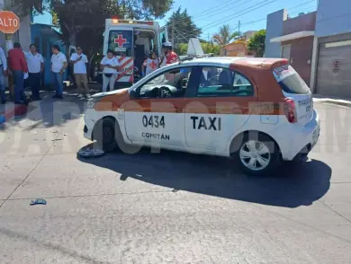 Falta de precaución provoca colisiones en cruce de calles