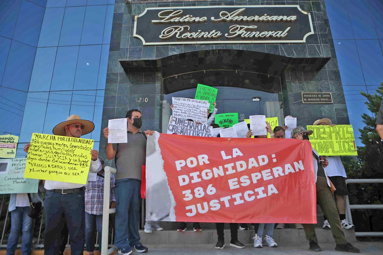 Protestan familiares de víctimas de crematorio