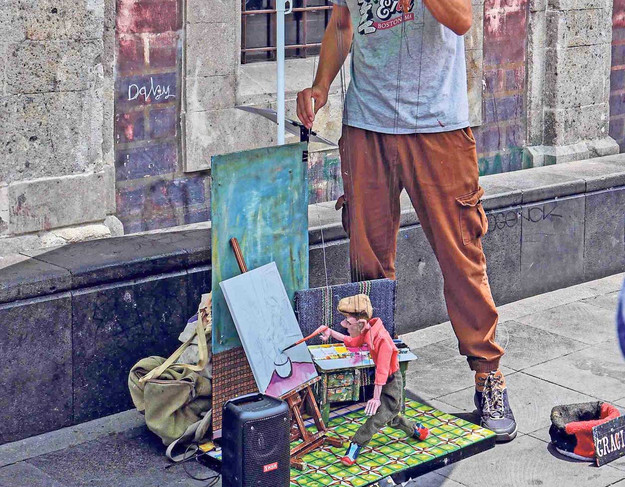 Morionet, la marioneta que impacta con sus pinturas