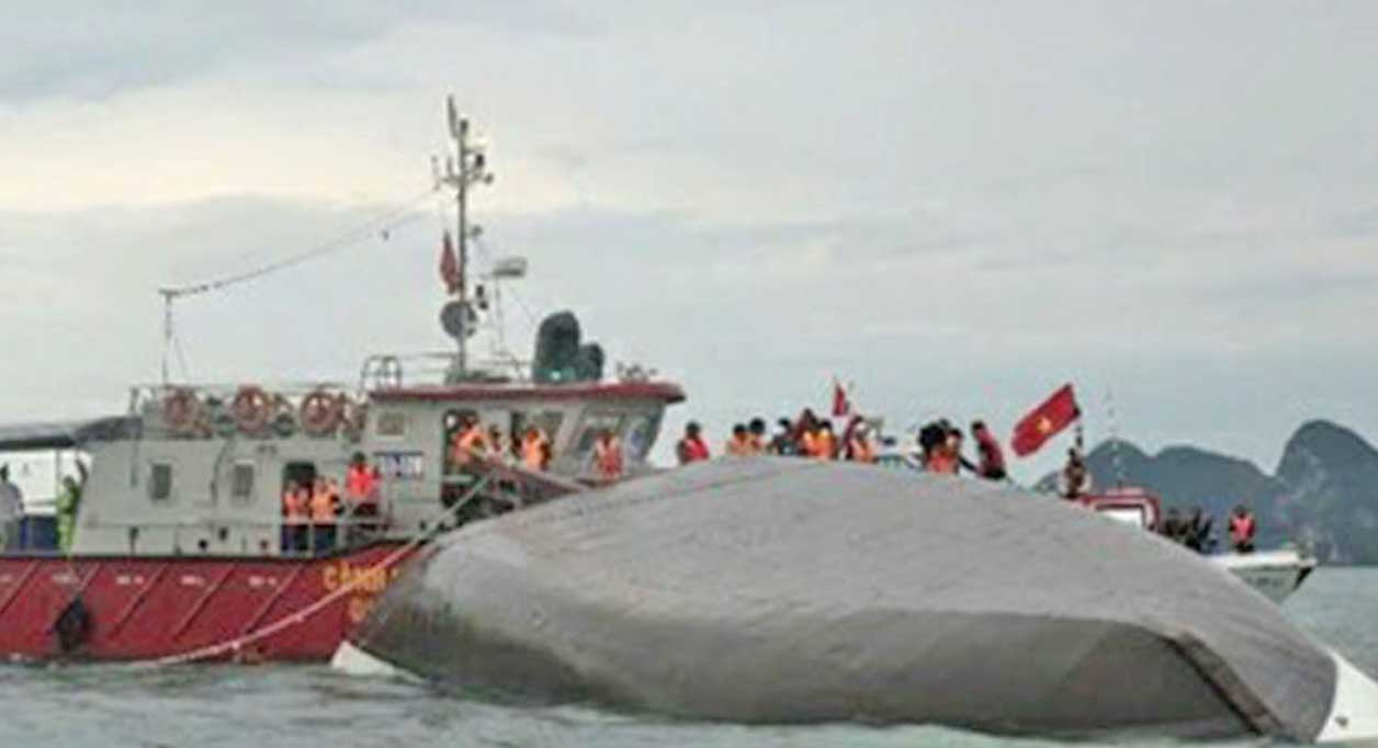 Al menos 28 muertos por volcadura de barco turístico