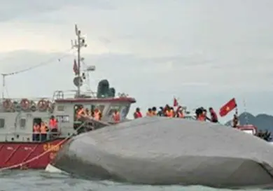 Al menos 28 muertos por volcadura de barco turístico