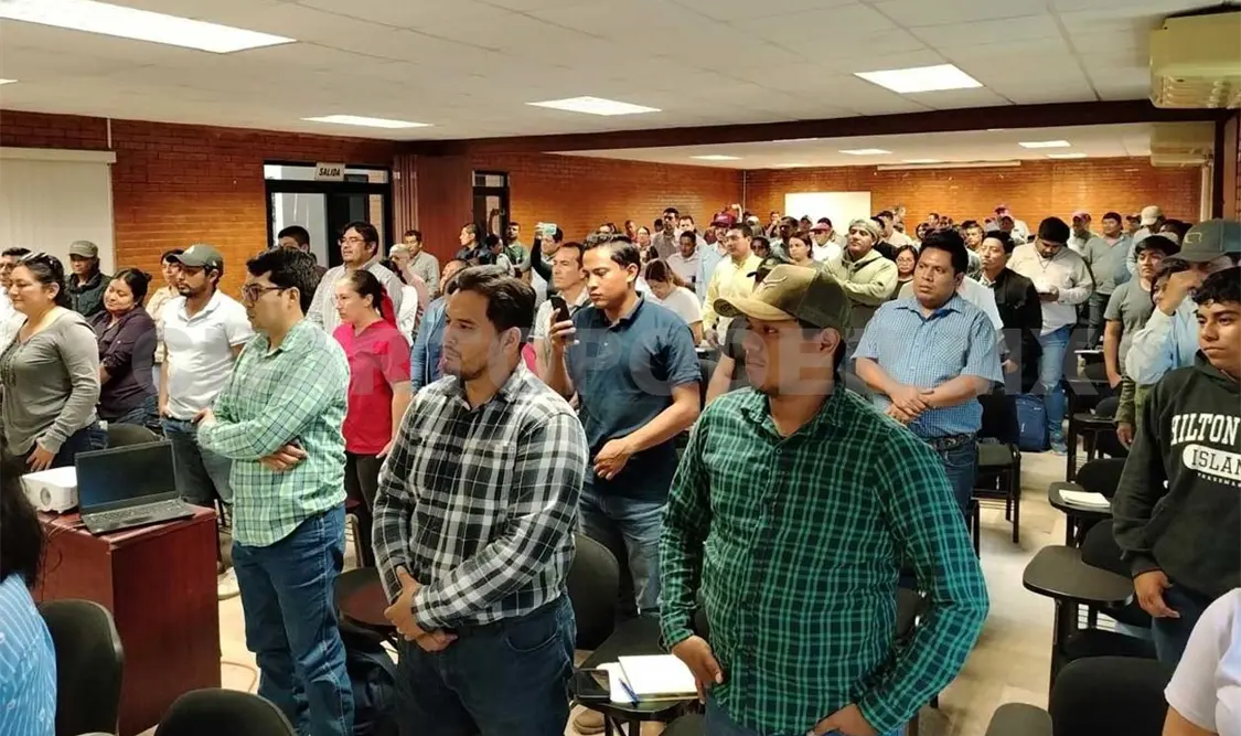 El investigador se encargó de que los asistentes intercambiarán sus experiencias en el campo. Cortesía