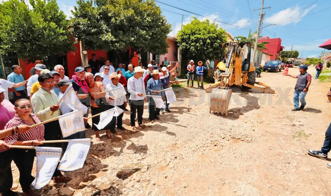 Copoya está viviendo justicia social al iniciarse los trabajos de pavimentación y alumbrado público. Cortesía