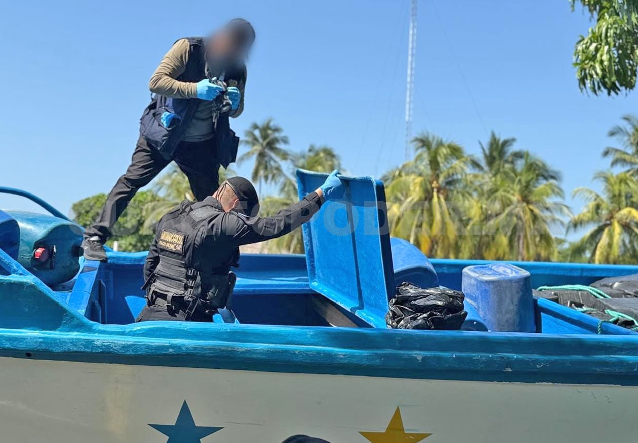 Trasladaban mil 500 kilos de cocaína en una embarcación