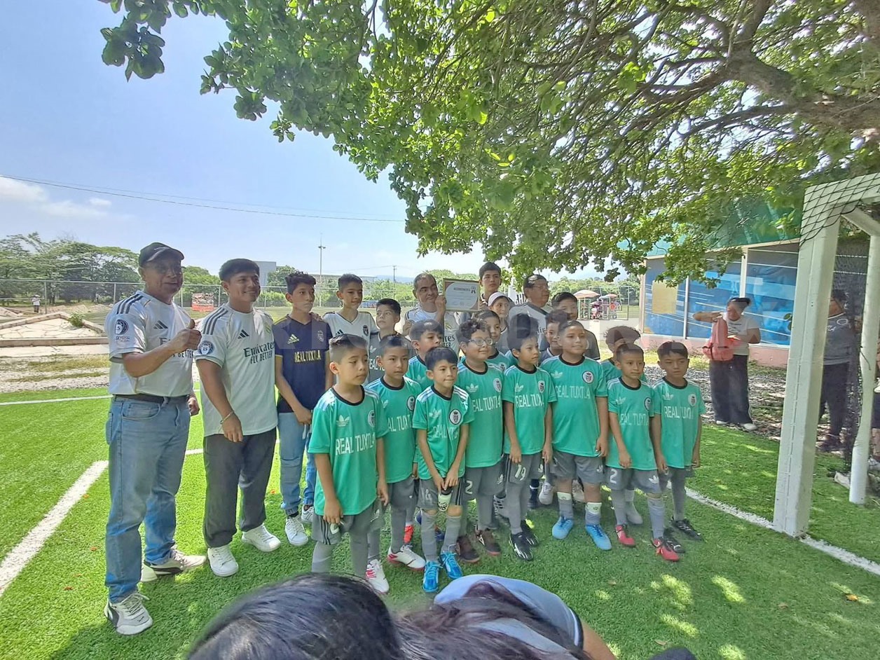 Club Real Tuxtla brinda homenaje
