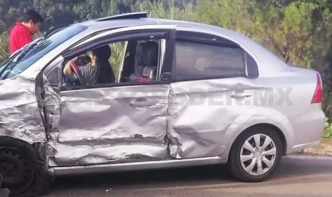 Dos lesionados y cuantiosos daños materiales tras un accidente en la carretera Teopisca-Amatenango. Cortesía