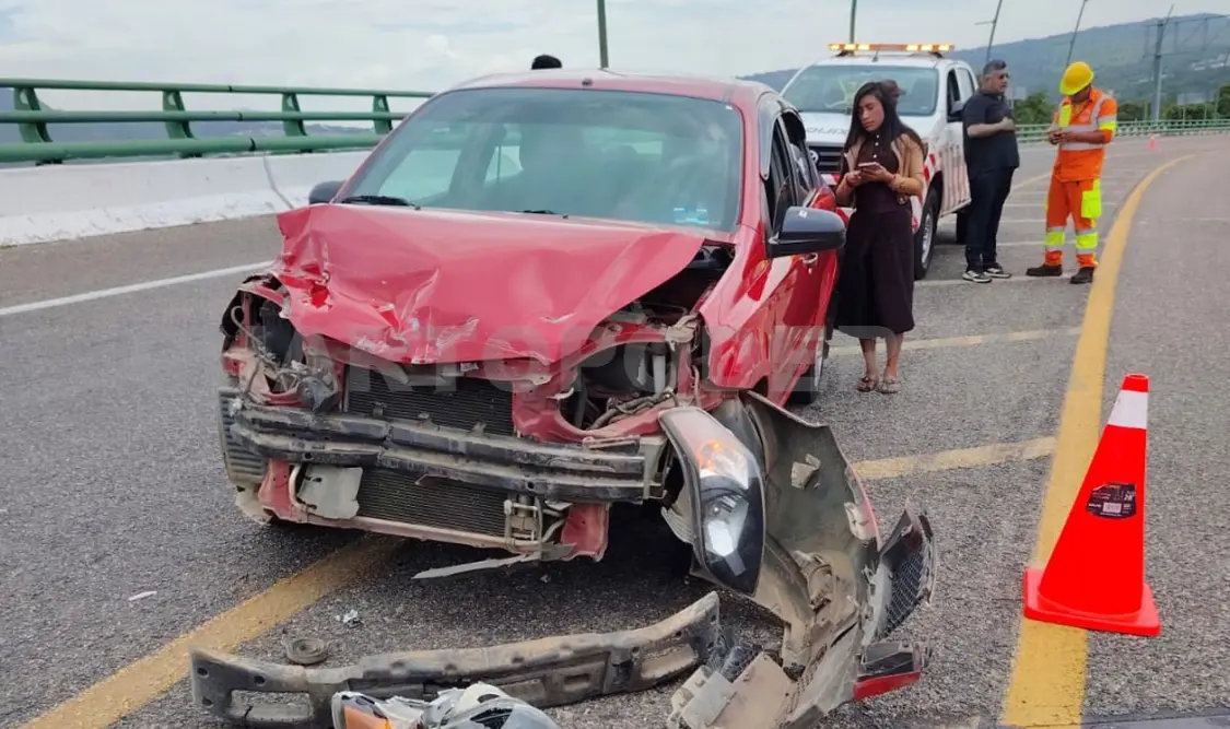 El exceso de velocidad, aunado a una mala maniobra, originó un aparatoso accidente carretero en el kilómetro 0+800. Ulises Villalobos / CP