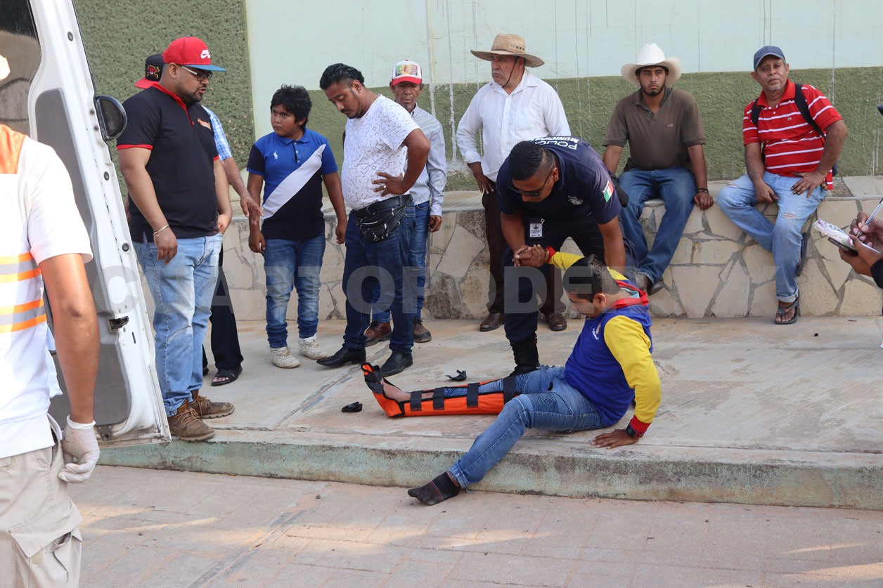 Colisionan frontalmente par de motociclistas